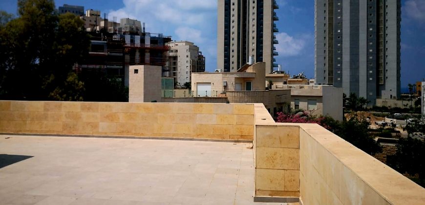 A louer villa Netanya près de la mer  8500 shekels
